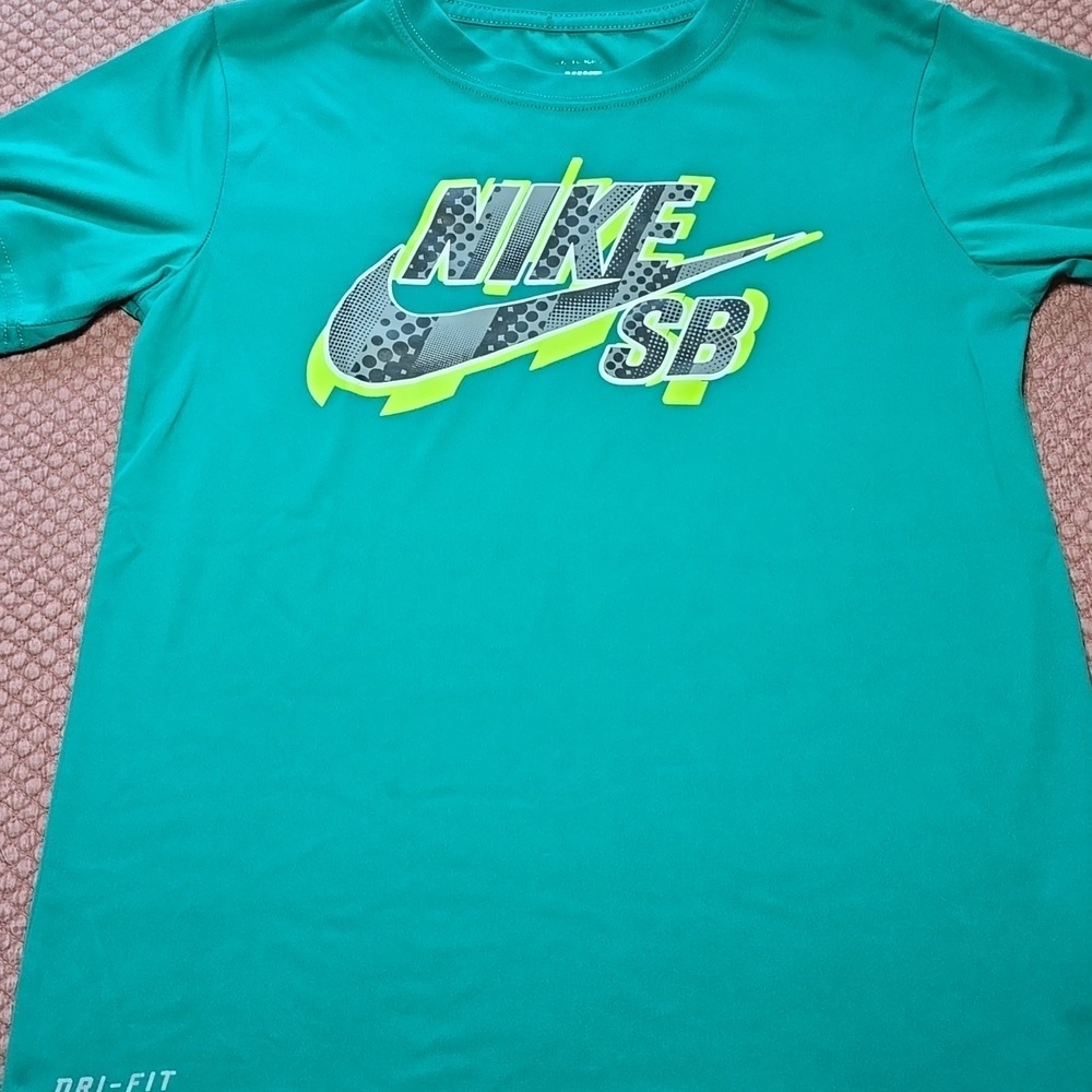 Nike Skateboarding Crew Neck Teal Dri-FIT T-Shirt - KIDS Size 10 -12 - Picture 1 of 8